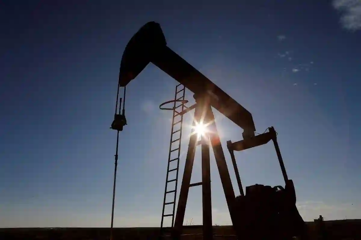 صعود طفيف في أسعار النفط وسط مخاوف حول الإمدادات