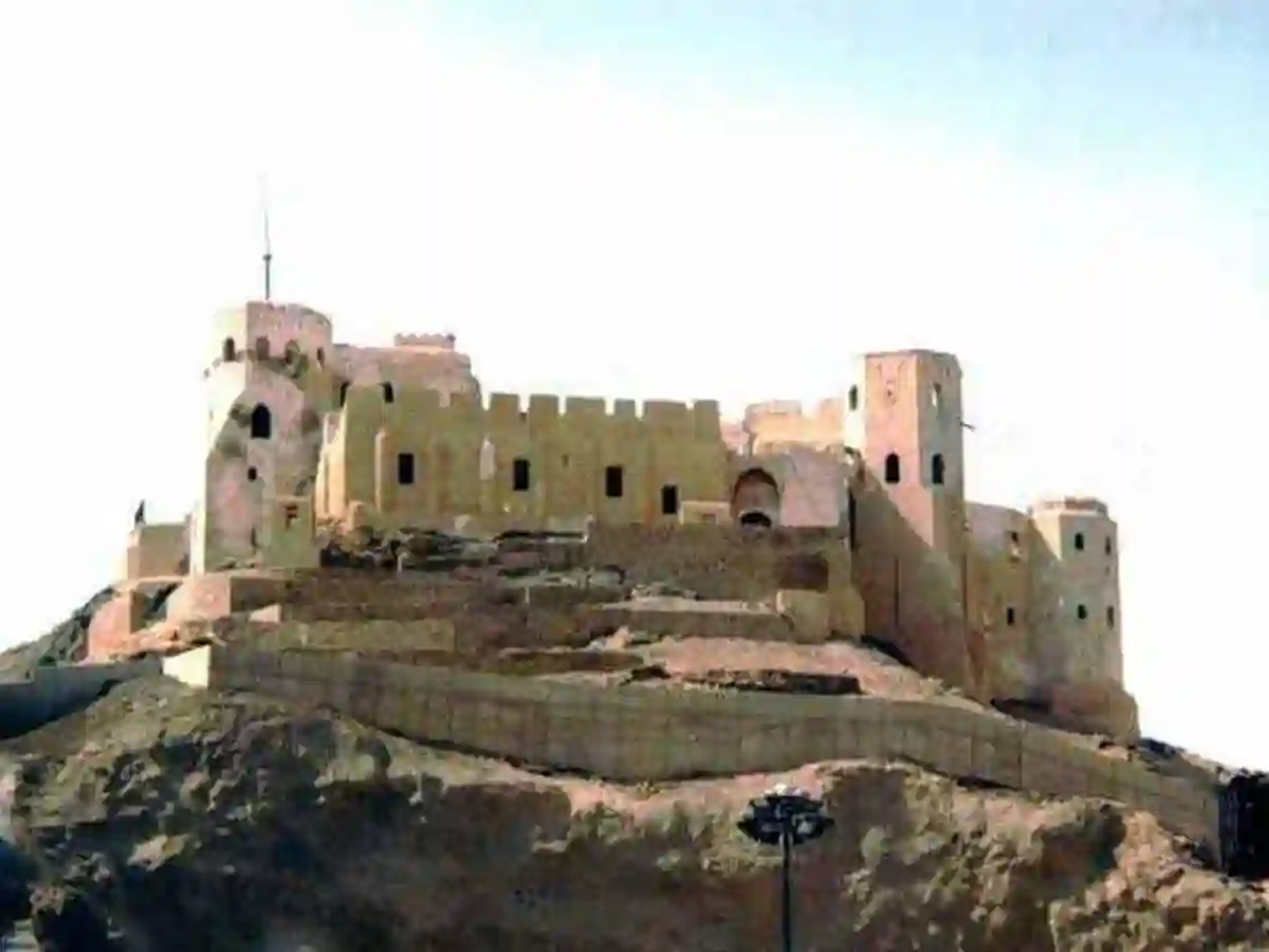  ظهور قلعة أثرية بعد سيول وادي فاطمة بمكة المكرمة