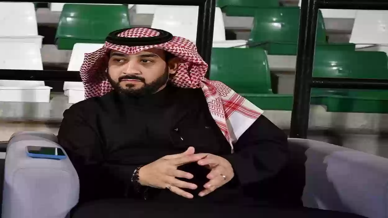 رئيس الأهلي السعودي يخرج عن صمته