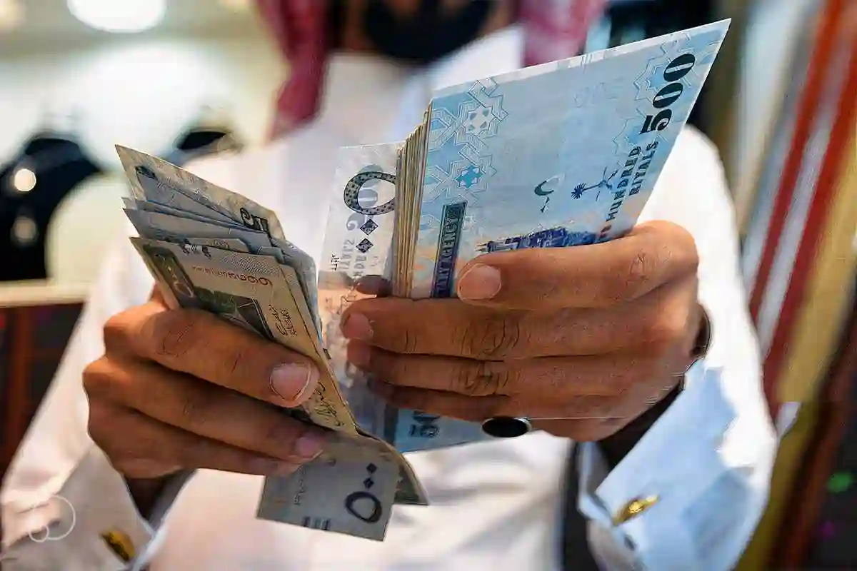 خطوات الحصول على تمويل شخصي من بنك الرياض بدون تحويل الراتب 1445 والمستندات اللازمة