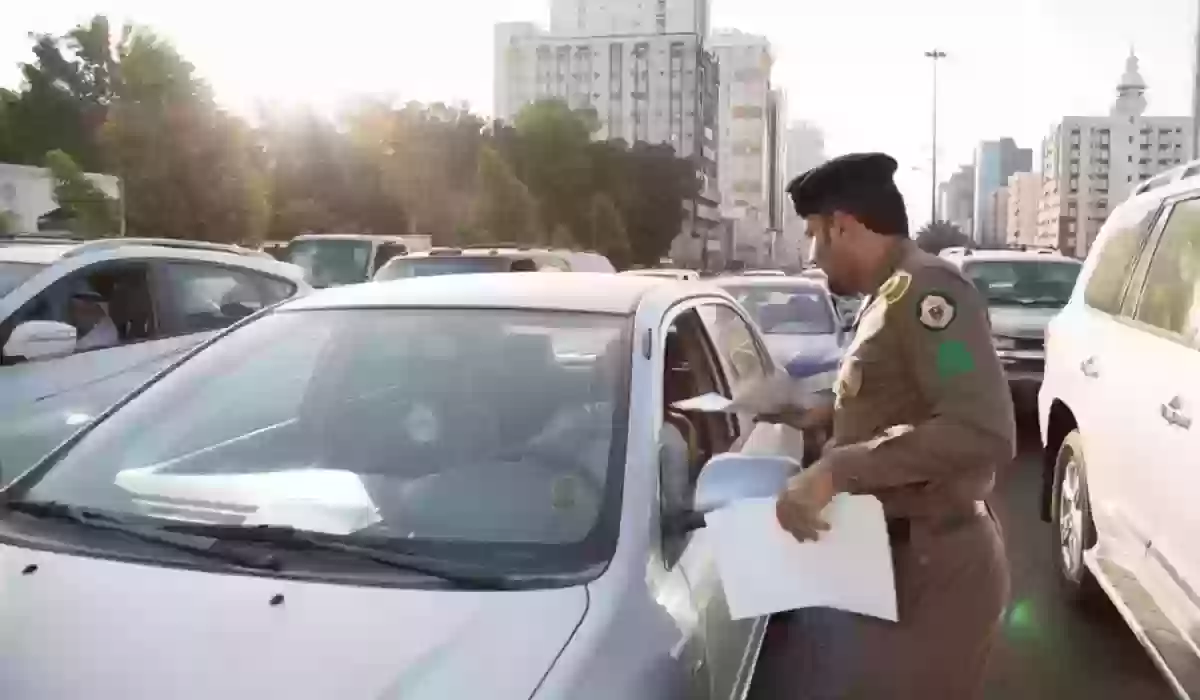 المرور السعودي: مغادرة السيارة في وضع التشغيل مخالفة وهذه غرامة ارتكابها!!