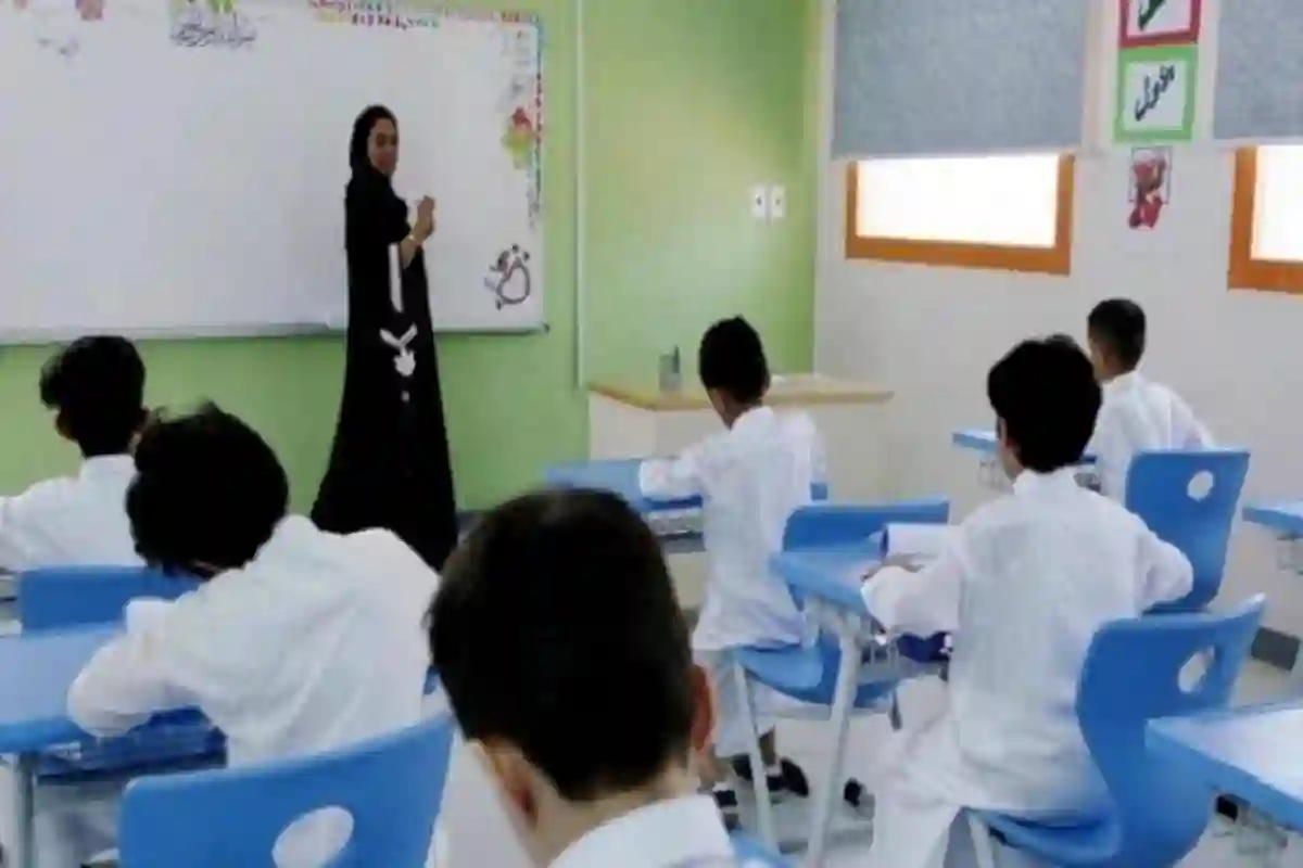  مدرسة سعودية تفاجئ عامل لديها لمجهوداته طوال العام